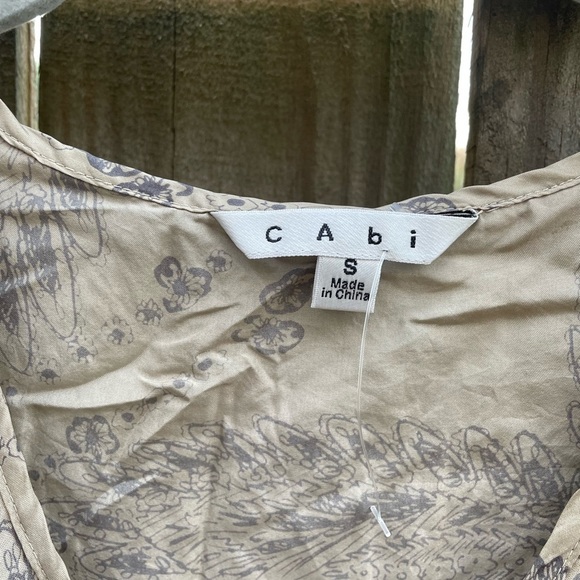 Cabi Nude 100% Silk Floral Ruffle Trim Button Down Tank Top - Picture 2 of 6